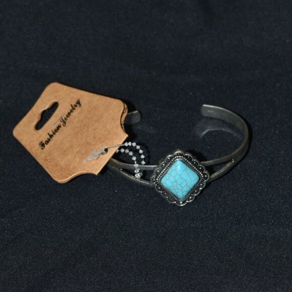 Fashion Jewelry Cuff Bracelet Turquoise Color Stone Silvertone Intricate Detaili - Picture 2 of 3